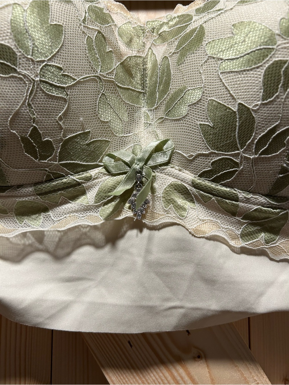 2 Set Women’s Lace-Accent Support Bra in Cream and Light Green - Picture 2 of 5